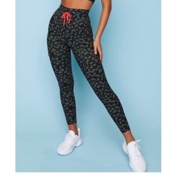 SARAHS DAY X WHITE FOX ACTIVEWEAR Soldier Leggings - Camo - Picture 2 of 4